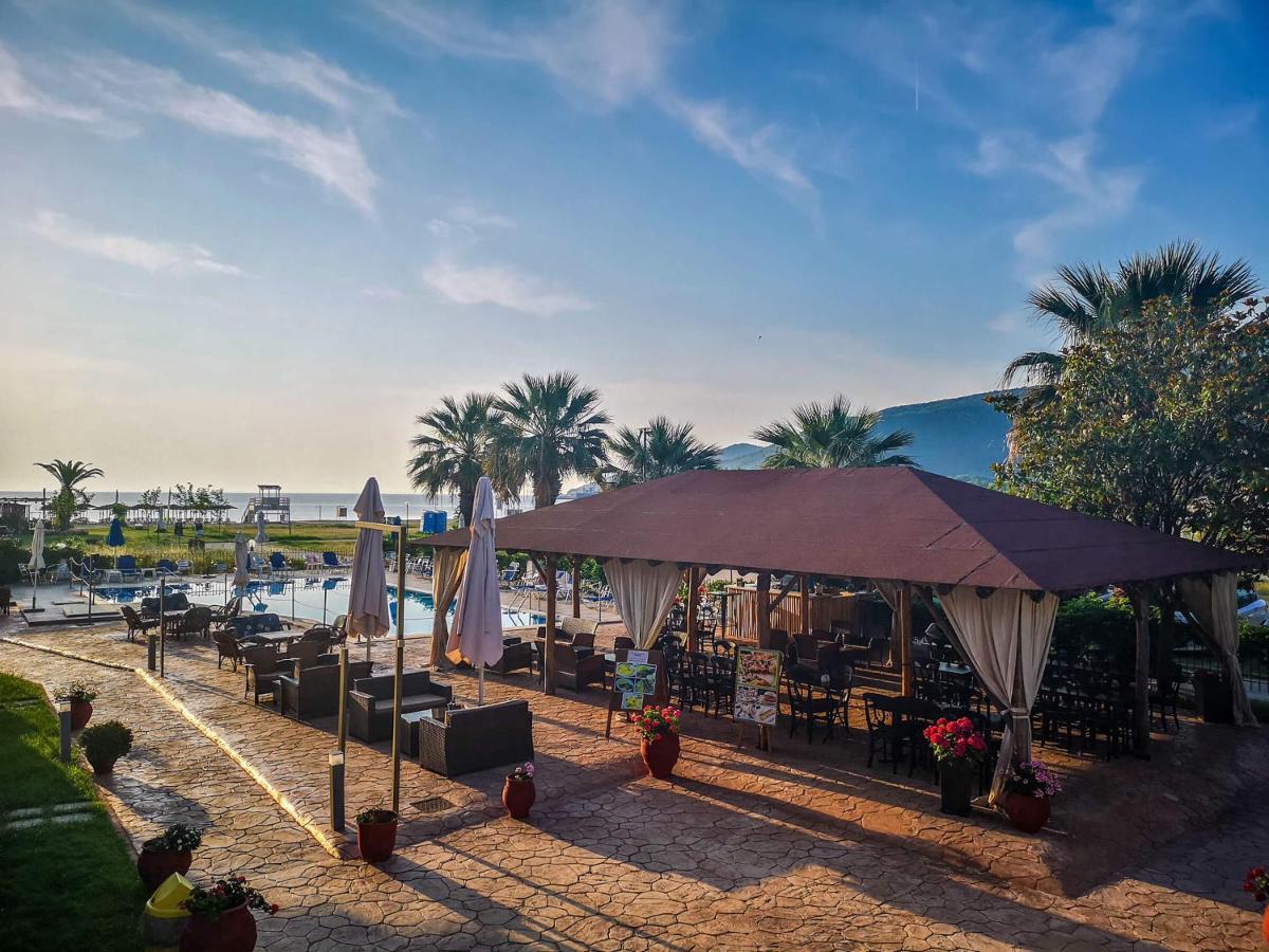Hotel Rihios