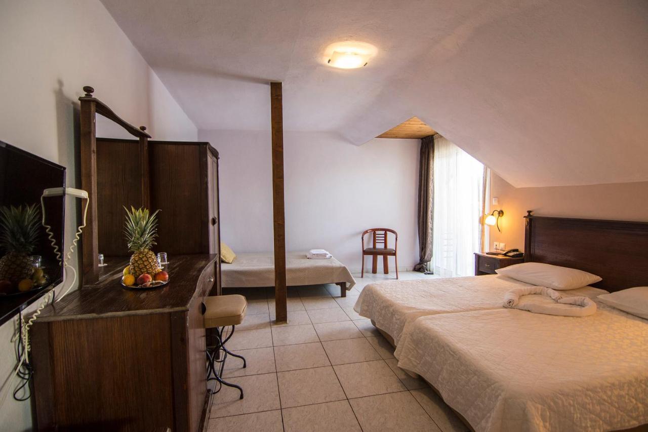 Hotel Rihios